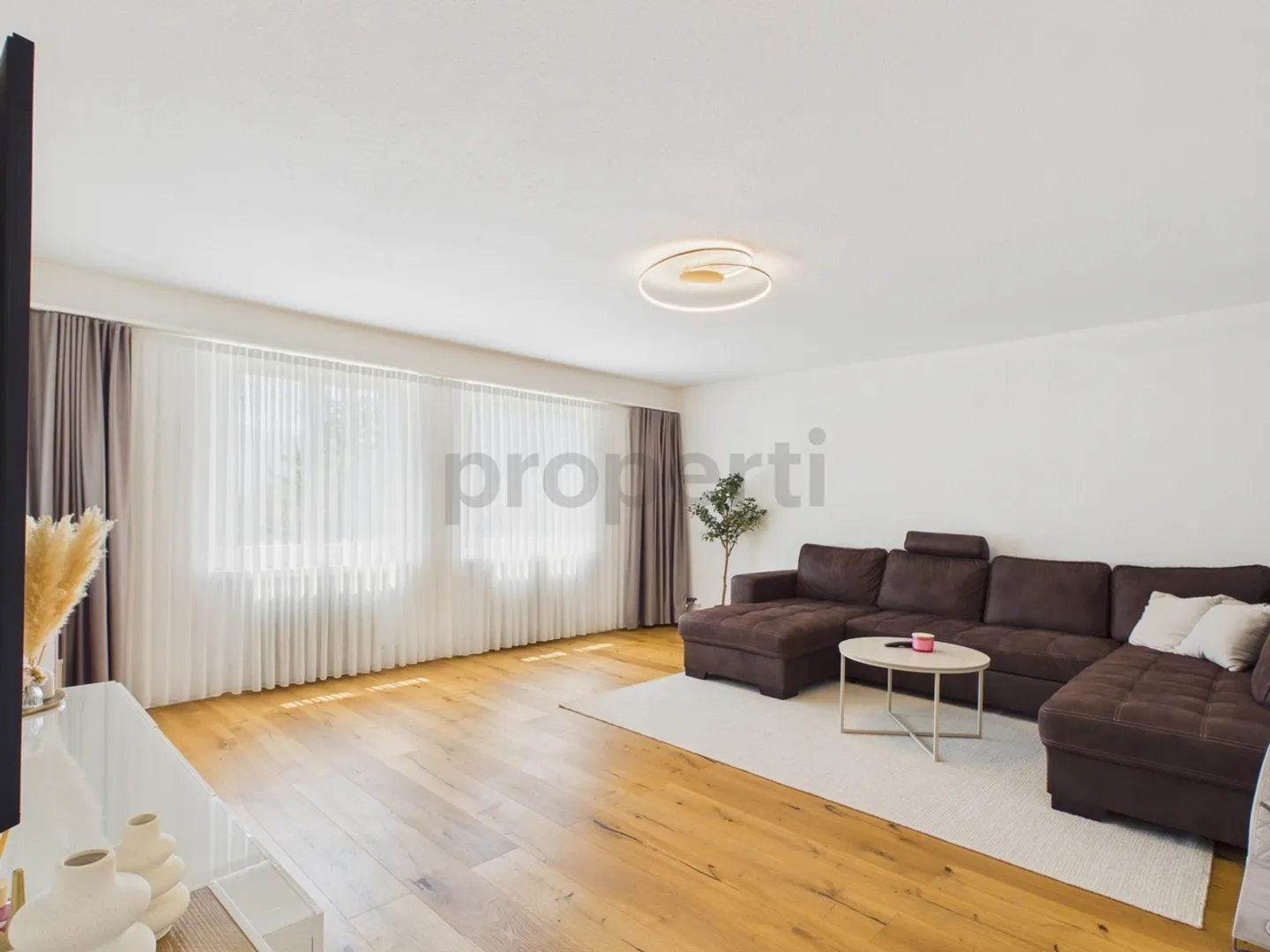 Family-friendly home, stylishly renovated - Photo 4 of 12