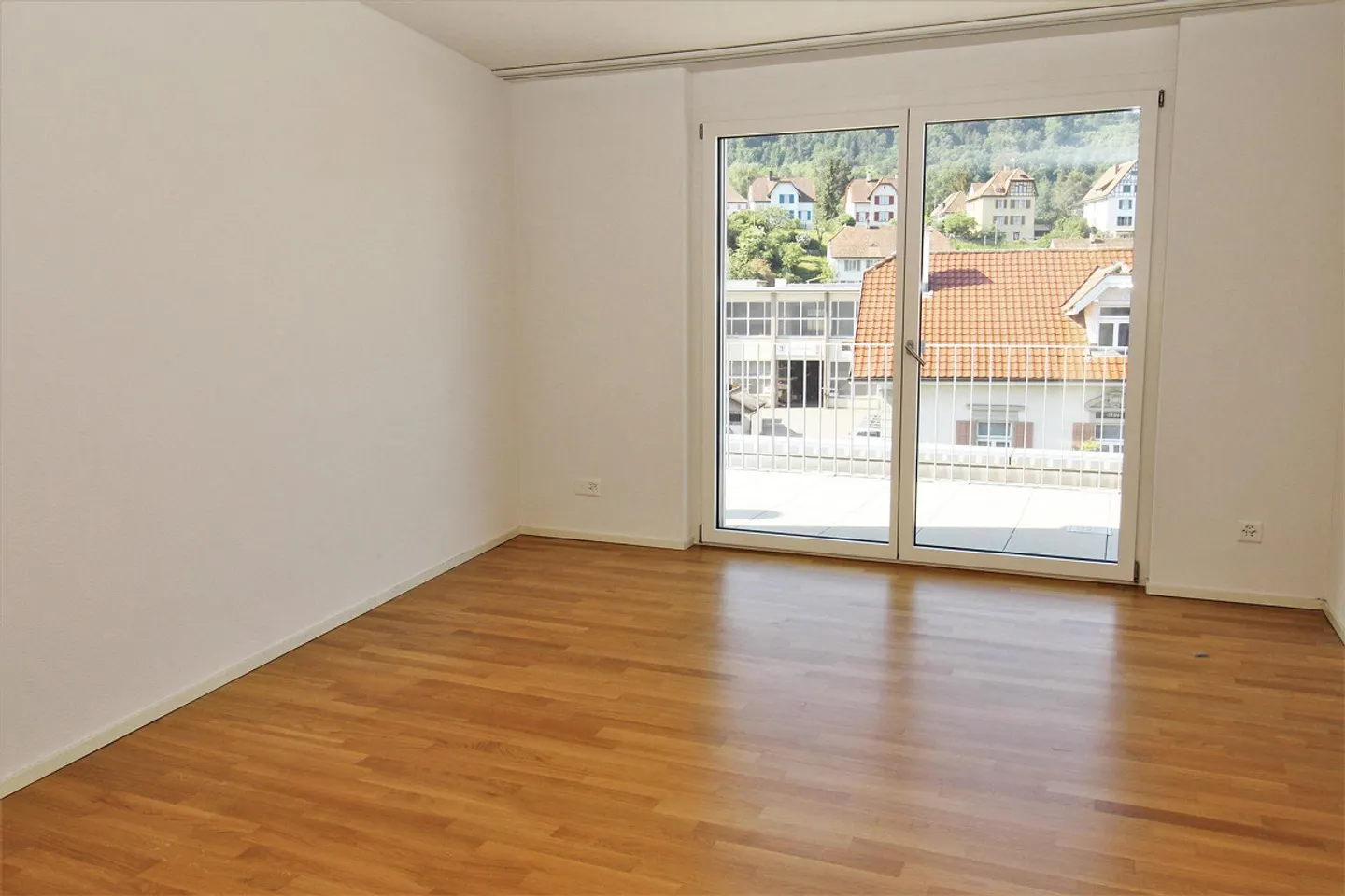 Modern 5.5 Room Penthouse Apartment in the Center of Feuerthalen - Photo 6 of 13