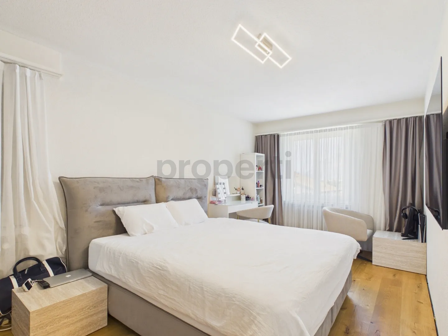 Family-friendly home, stylishly renovated - Photo 7 of 12