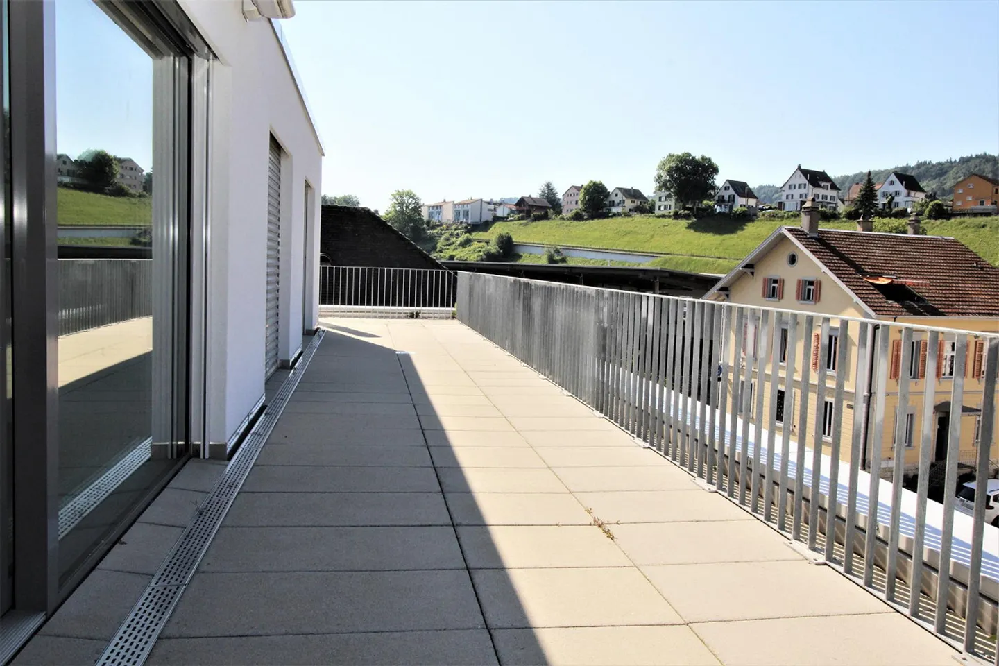 Modern 5.5 Room Penthouse Apartment in the Center of Feuerthalen - Photo 9 of 13