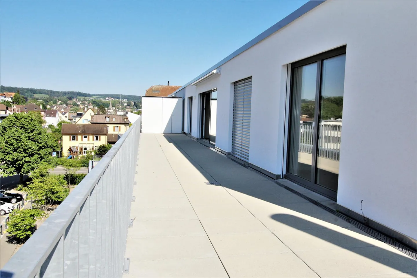 Modern 5.5 Room Penthouse Apartment in the Center of Feuerthalen - Photo 10 of 13