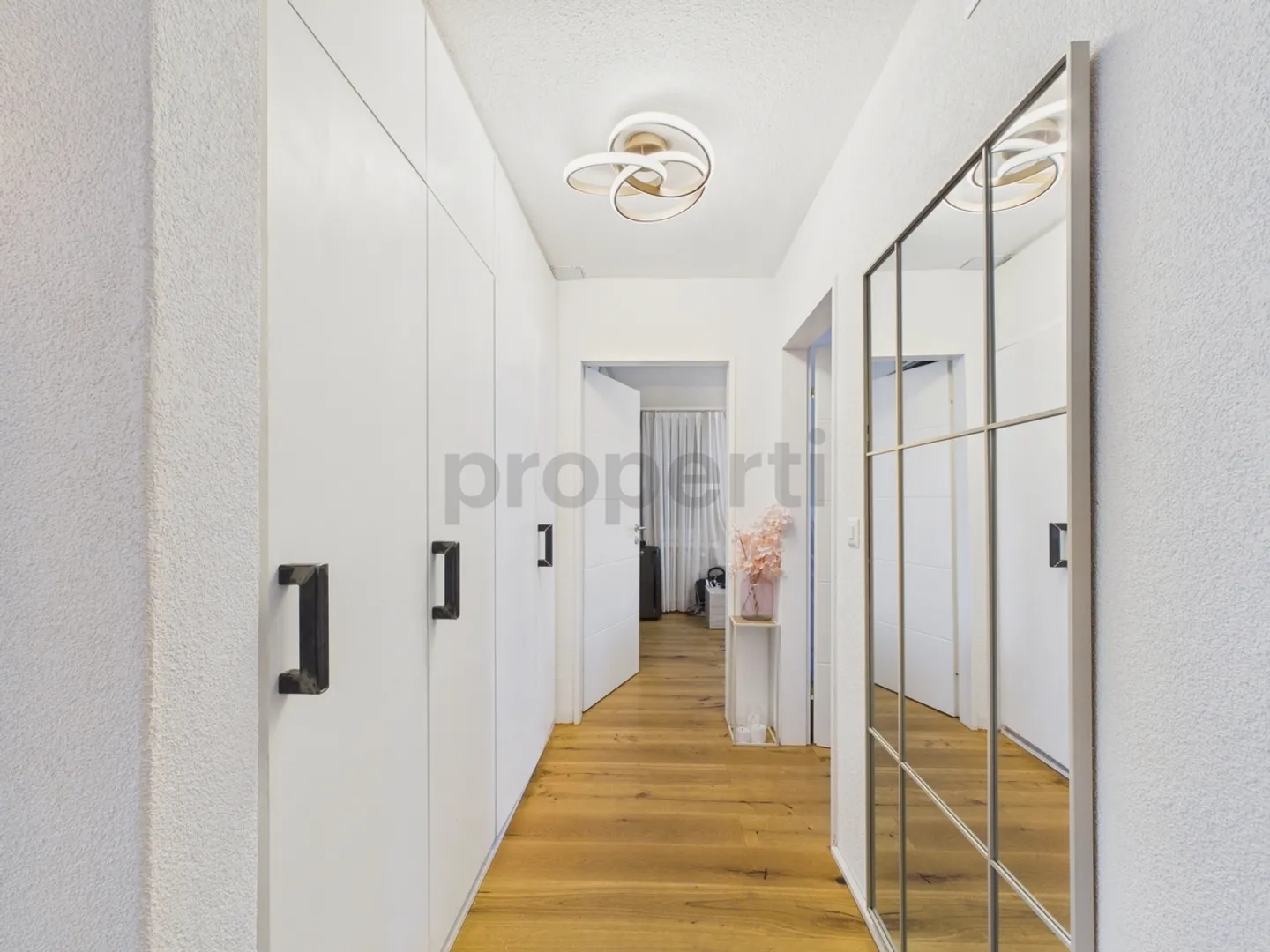 Family-friendly home, stylishly renovated - Photo 9 of 12