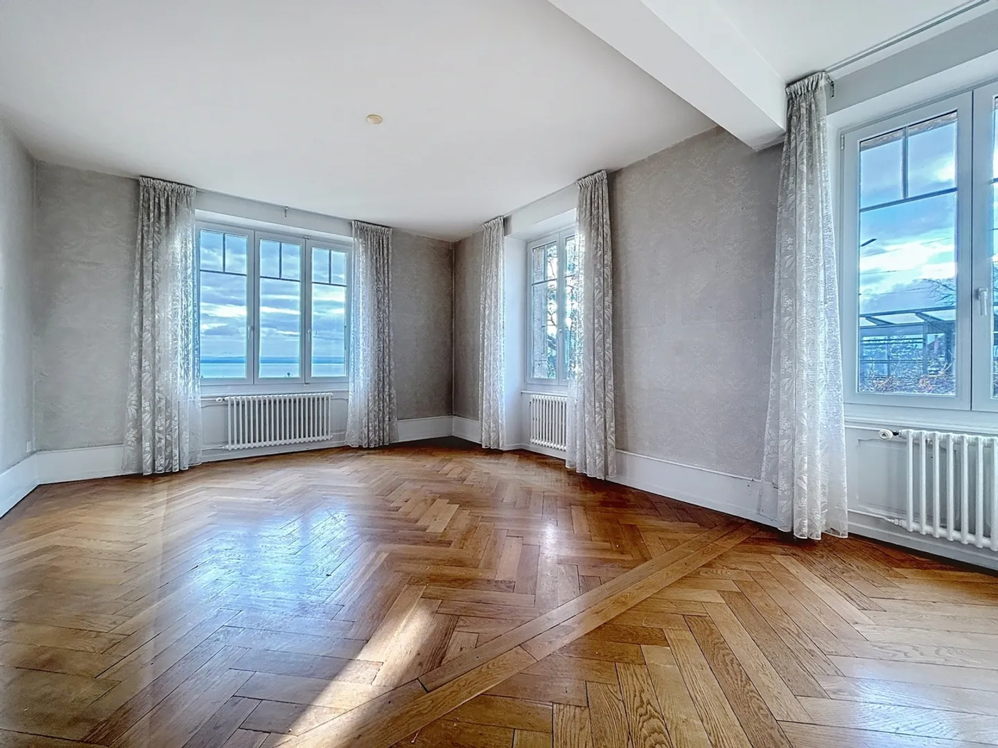 Character house with 3 apartments overlooking the lake - Photo 5 of 8