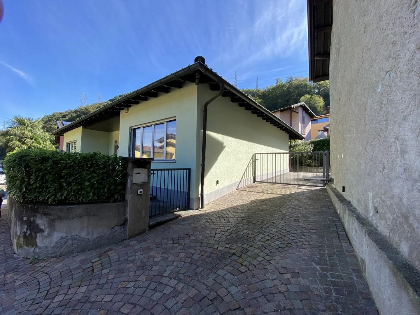 CASA UNIFAMILIARE 4.5 LOCALI - Foto 1 di 12