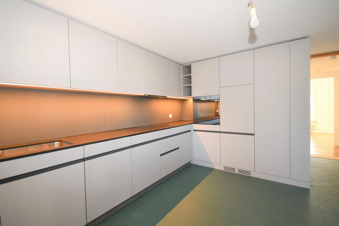 Appartement 3,5 pièces avec sa propre terrasse sur le toit et cuisine ultramoderne - Photo 2 sur 7