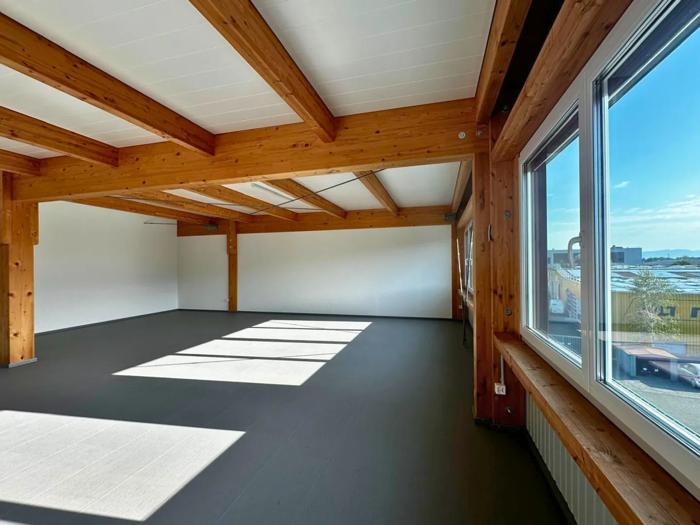 Bright and versatile commercial space in the Letzau business park - Photo 1 of 6