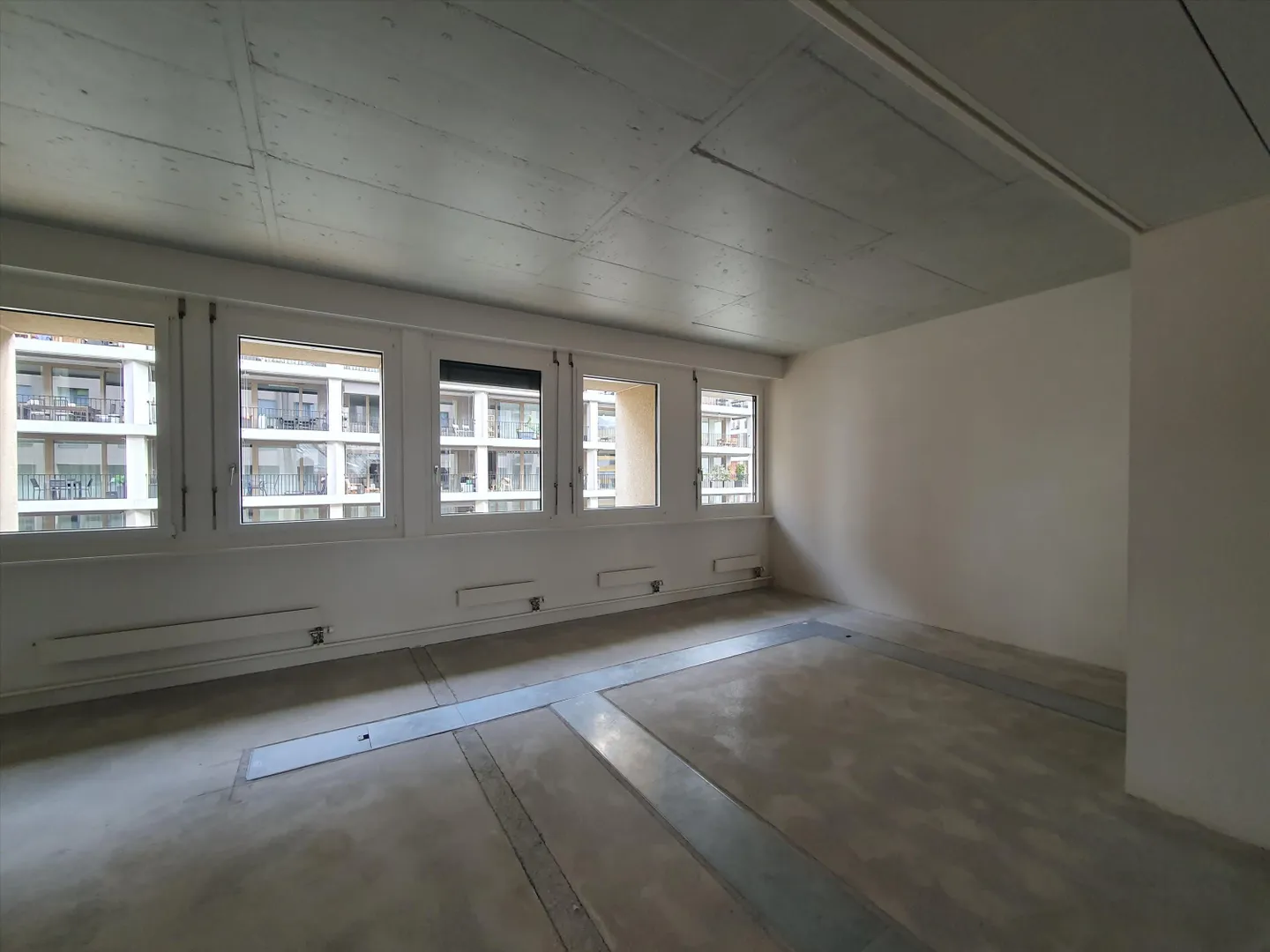 Office space for rent - Photo 7 of 10