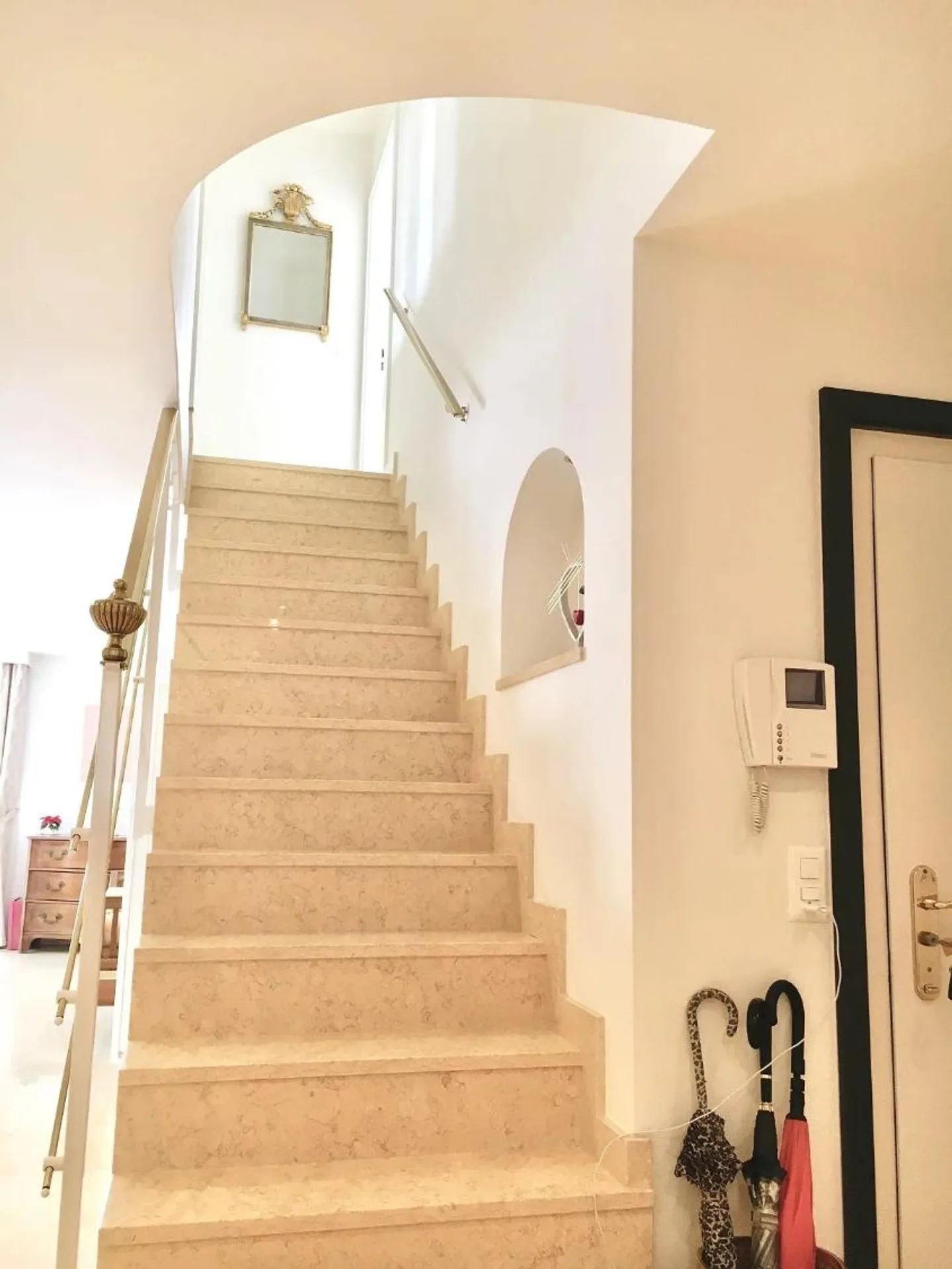 6.5-room duplex apartment on the top floors of a residential building - Photo 8 of 13