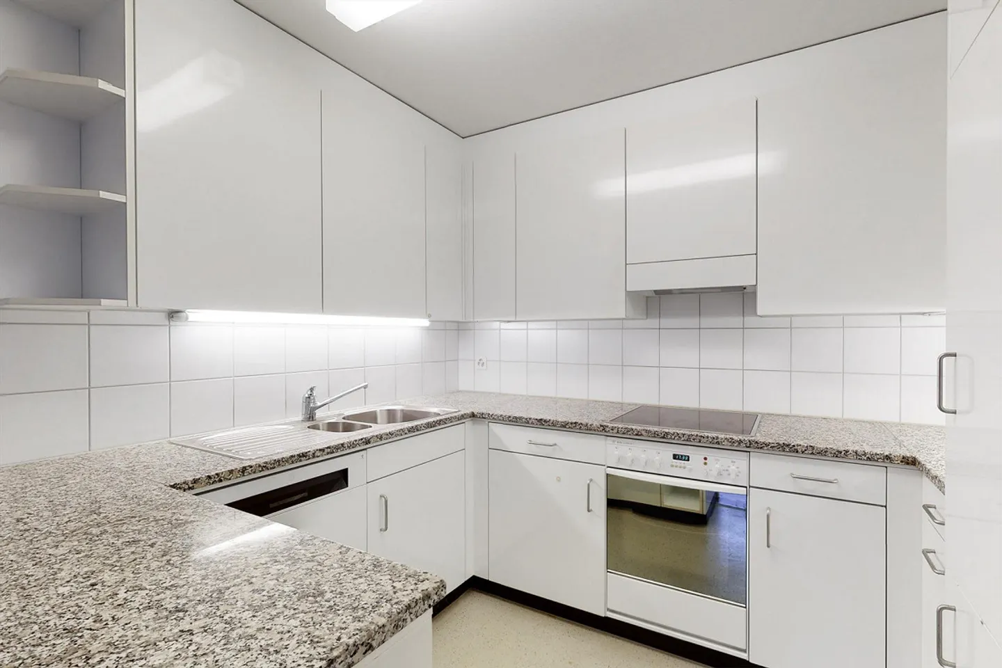 Geräumige Wohnung mit Balkon - Foto 2 von 10