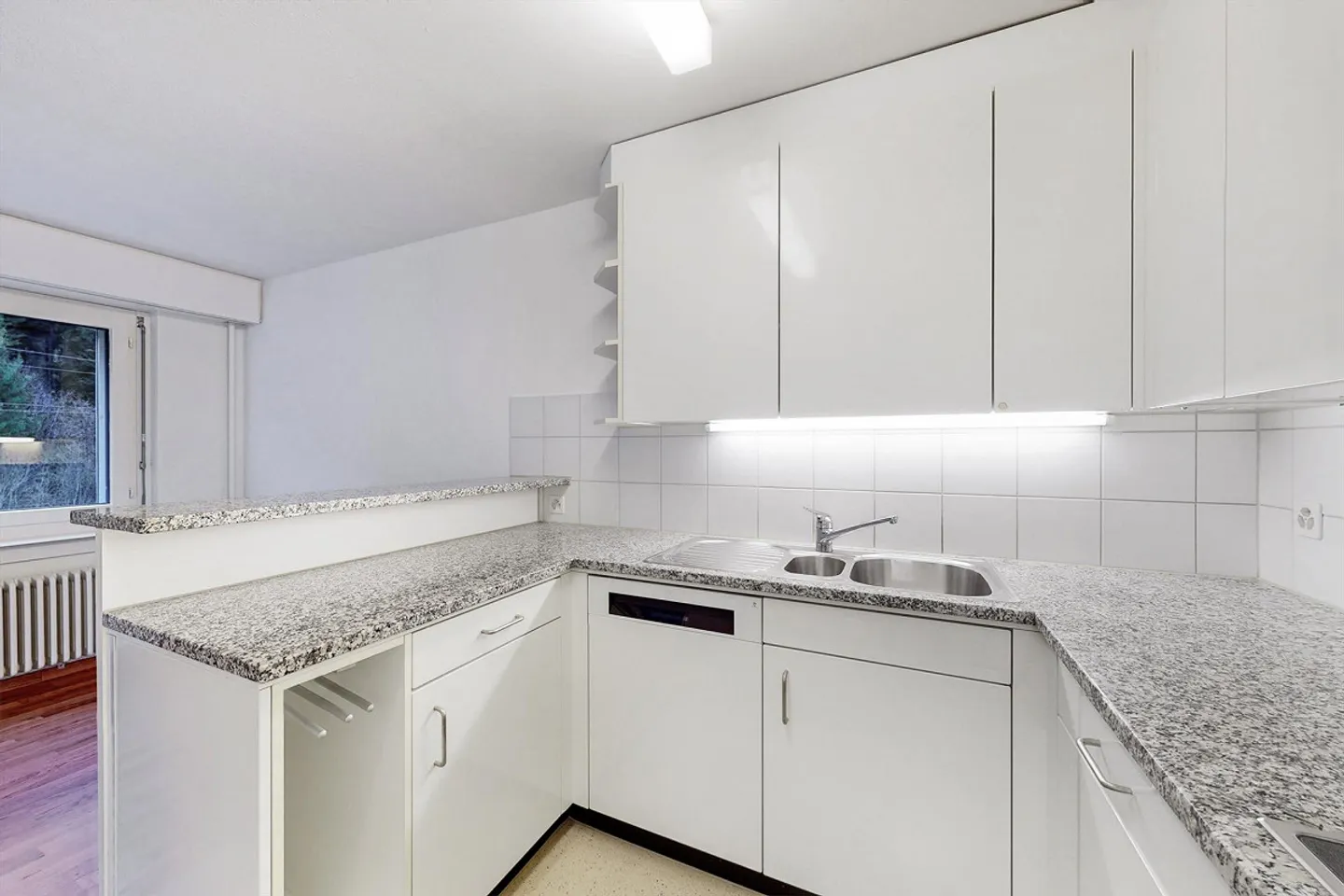 Geräumige Wohnung mit Balkon - Foto 3 von 10