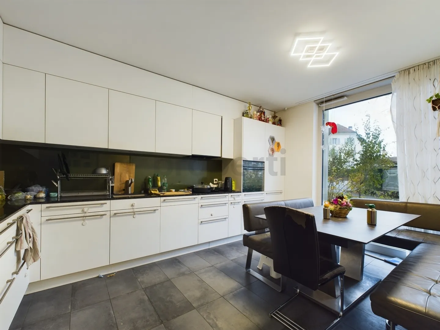 Unico appartamento giardino maisonette di 4,5 stanze, adatto alle famiglie - Foto 4 di 8