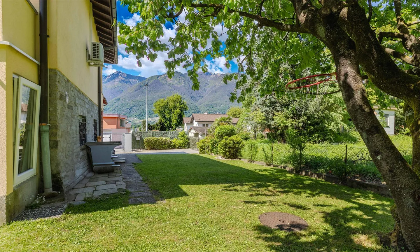 Renoviertes Einfamilienhaus mit Garten - Foto 2 von 9