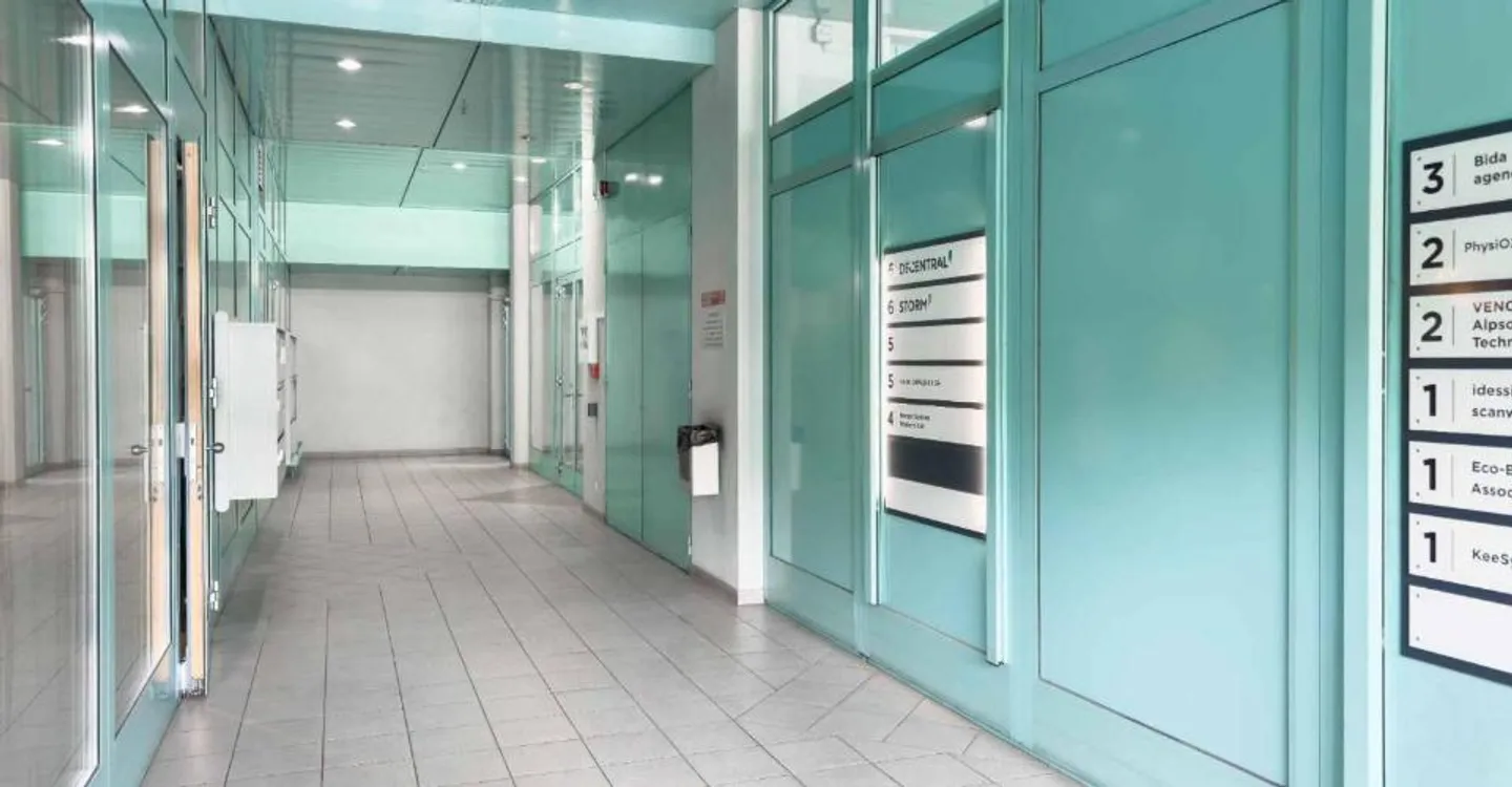 Workshop or office space of 231 m² in Carouge - Photo 1 of 6