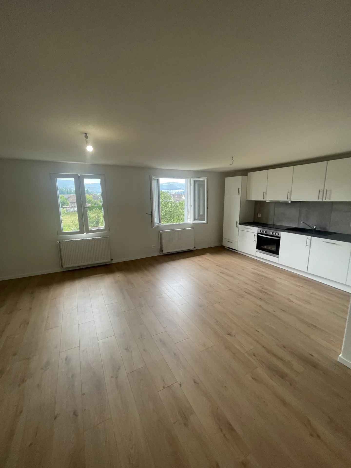 Charming Apartment in Quiet Area - Photo 10 of 13