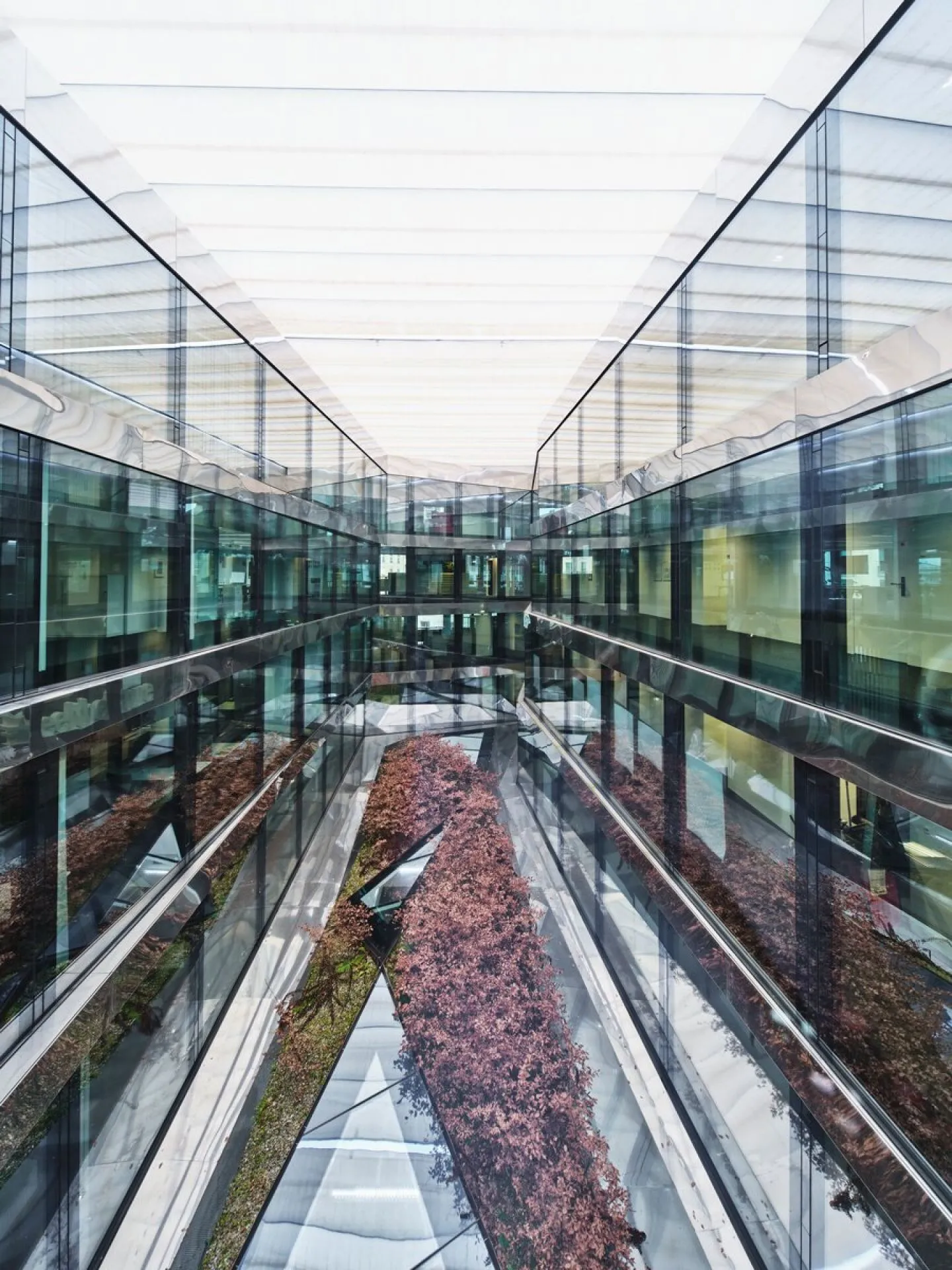 Einzigartige Architektur an einzigartigem Standort am Basler Bahnhof SBB - Foto 4 von 10