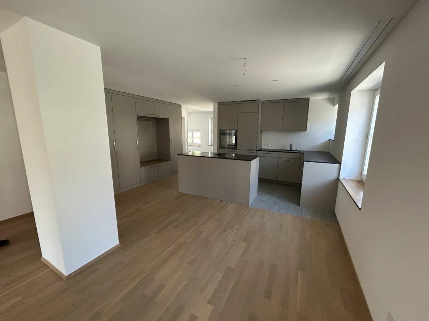 Emménager et se sentir chez soi : section de maison rénovée avec style et charme - Photo 3 sur 9