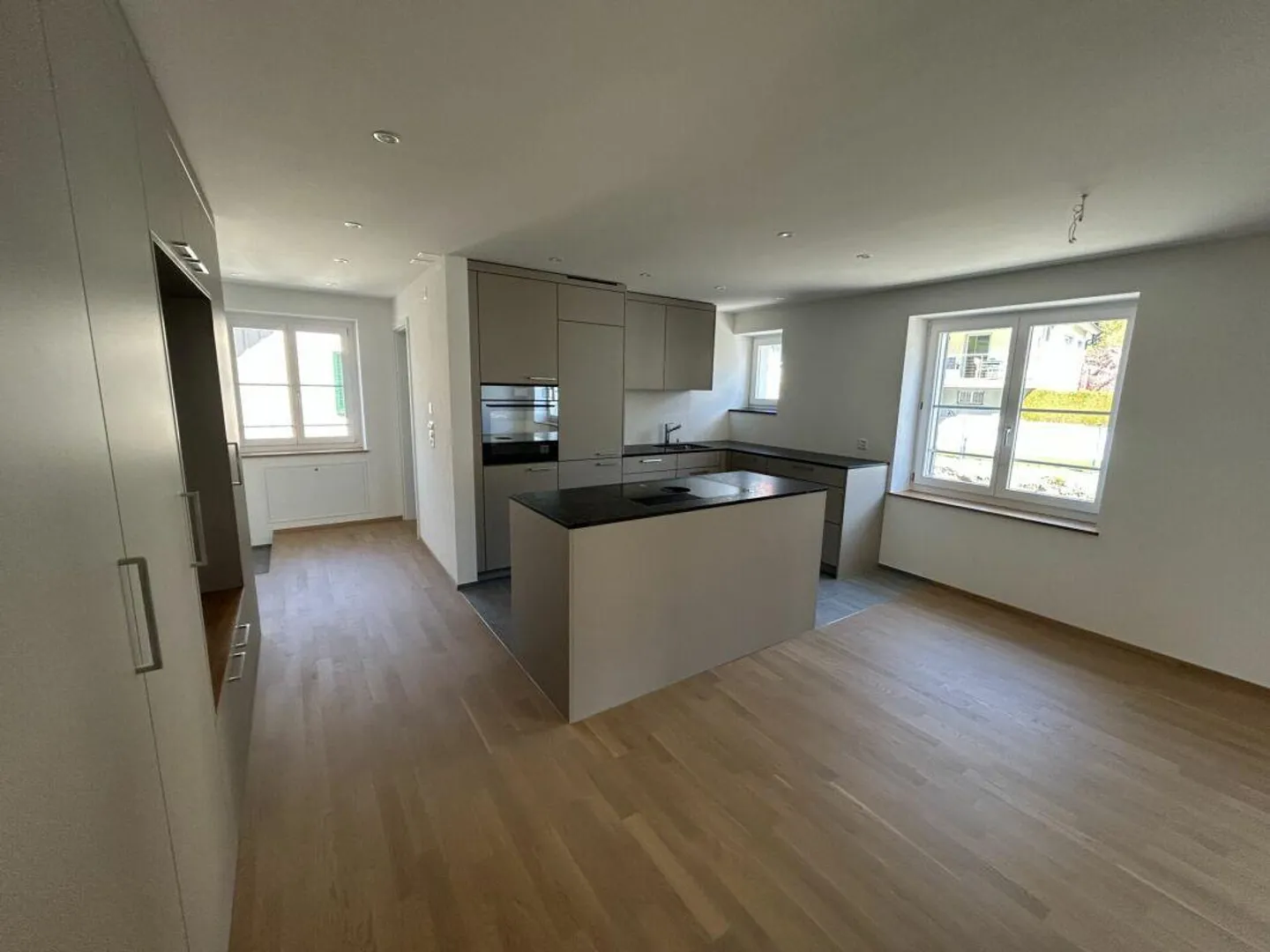 Emménager et se sentir chez soi : section de maison rénovée avec style et charme - Photo 4 sur 9