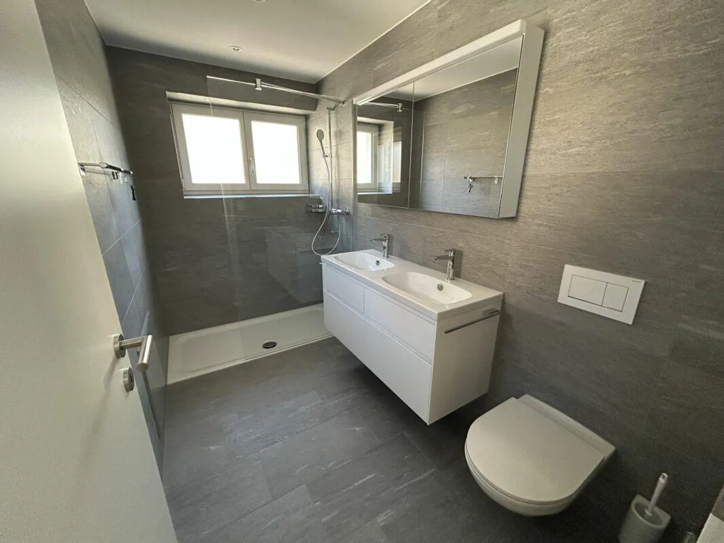 Emménager et se sentir chez soi : section de maison rénovée avec style et charme - Photo 5 sur 9