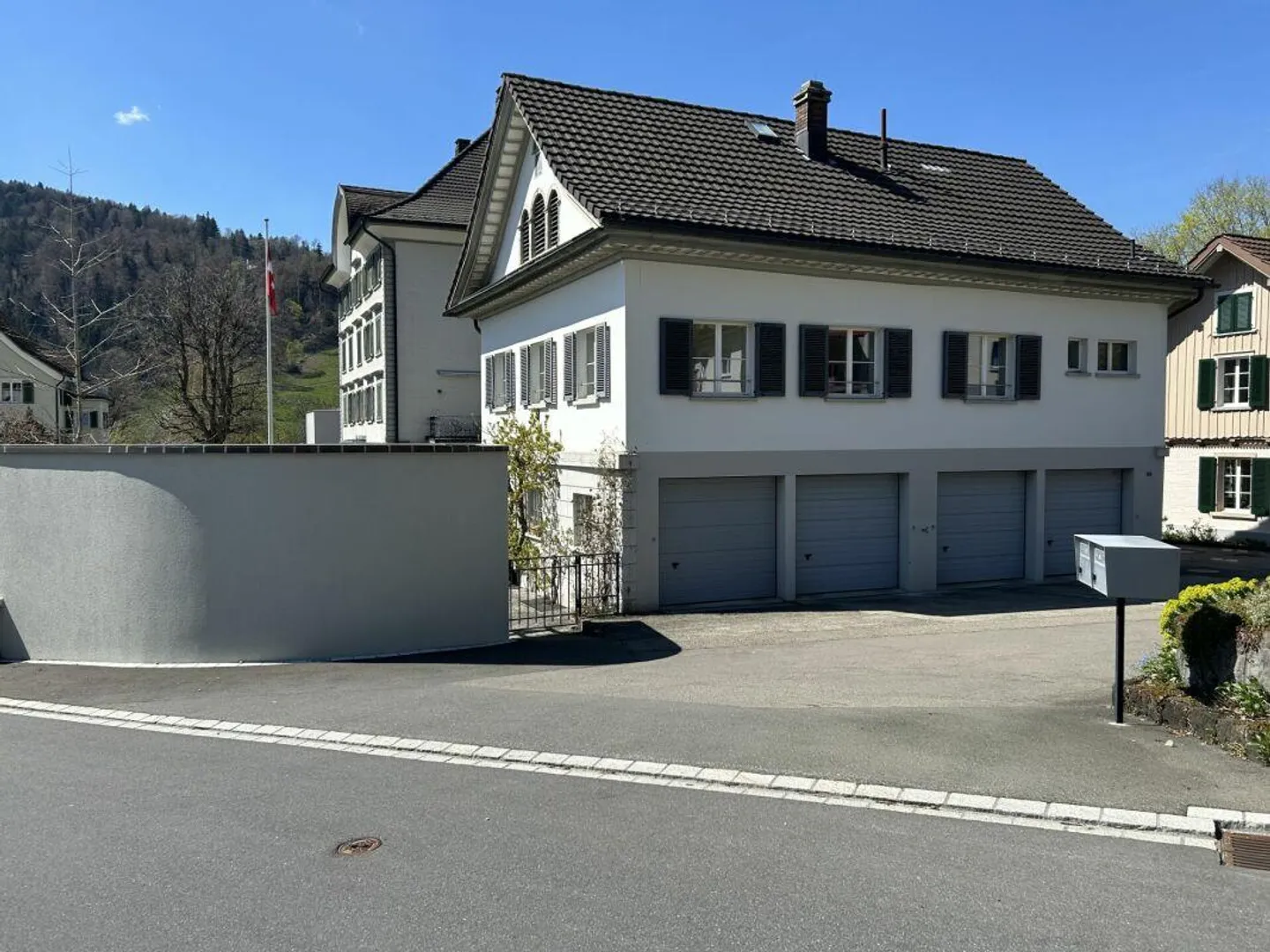 Emménager et se sentir chez soi : section de maison rénovée avec style et charme - Photo 1 sur 9