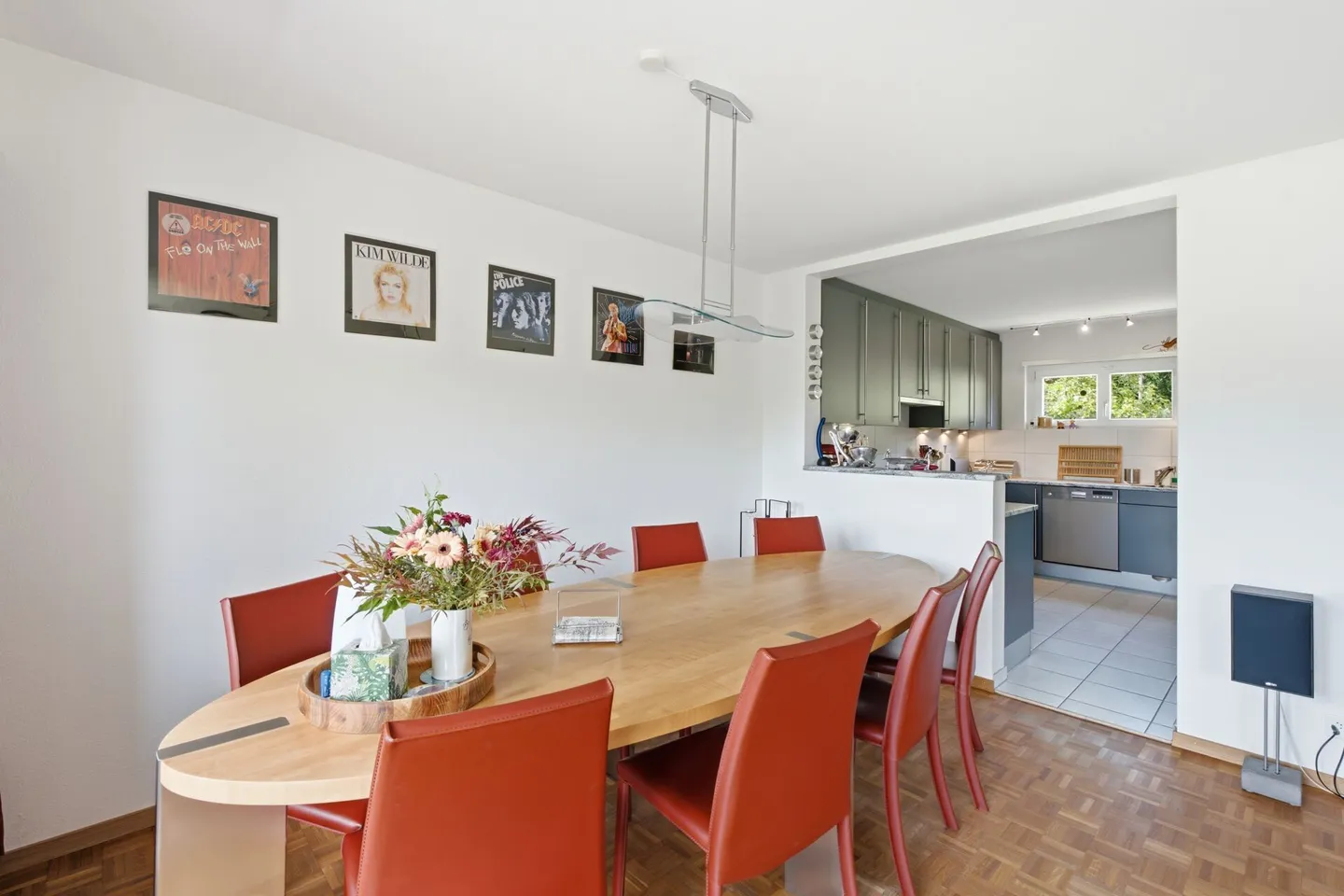 Sunny, detached 5.5-room single-family home with large garden and double garage - Photo 3 of 13