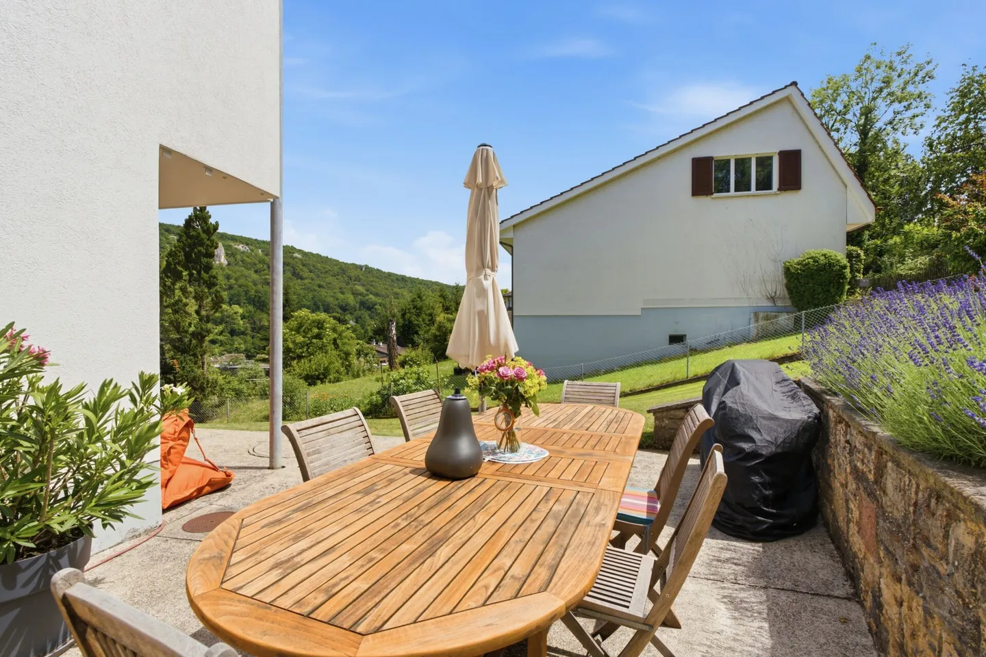Sunny, detached 5.5-room single-family home with large garden and double garage - Photo 10 of 13