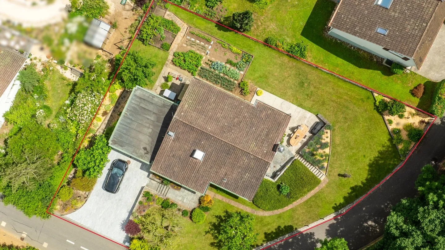 Sunny, detached 5.5-room single-family home with large garden and double garage - Photo 12 of 13