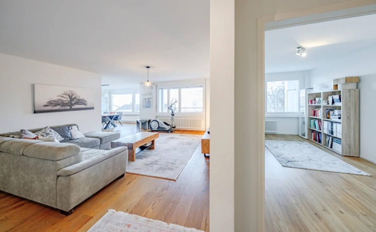 ATTRACTIVE LAKE VIEW APARTMENT - Photo 4 of 8