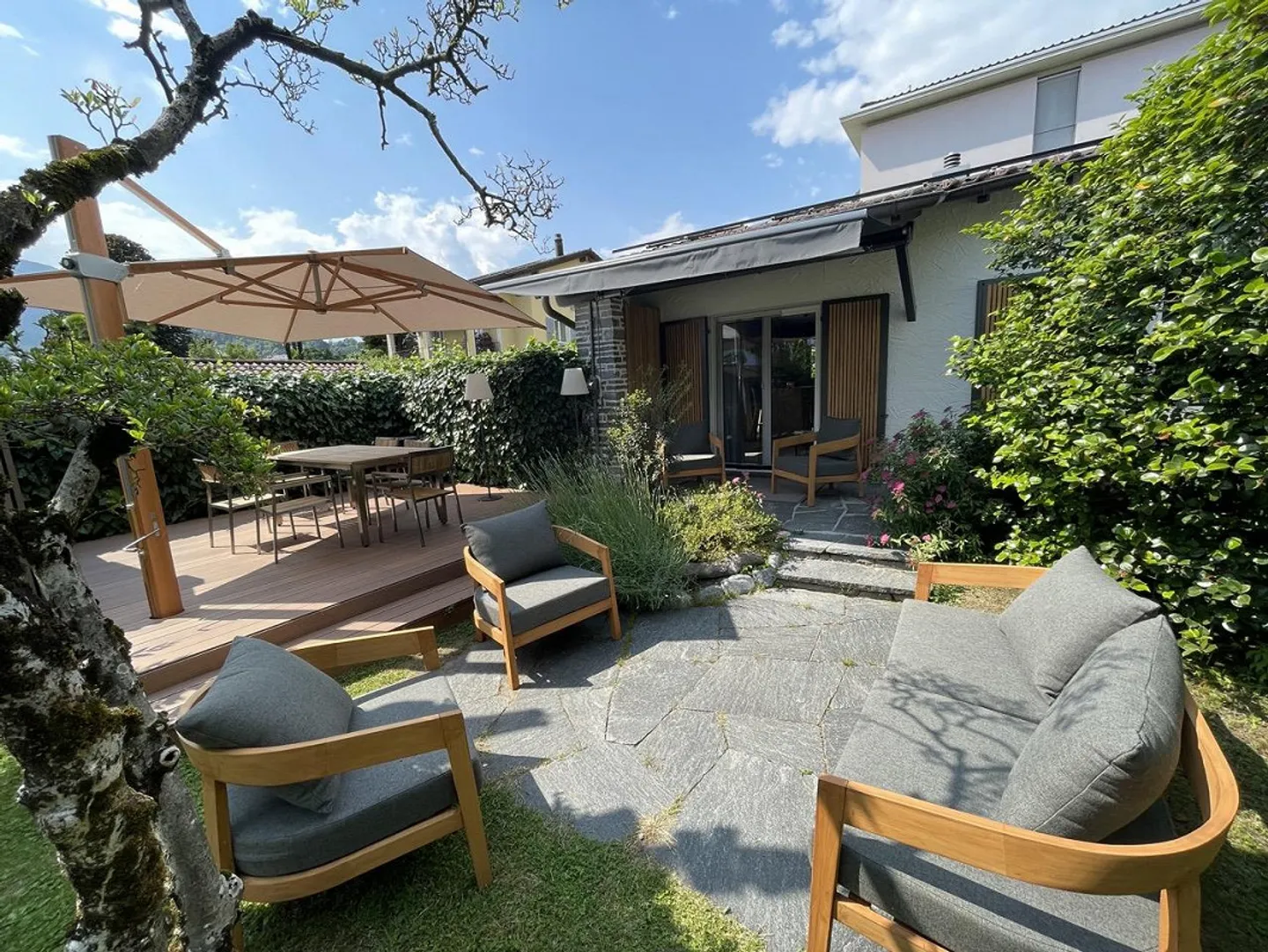 Affascinante casa unifamiliare di 2,5 stanze con giardino ad Ascona - Foto 1 di 9