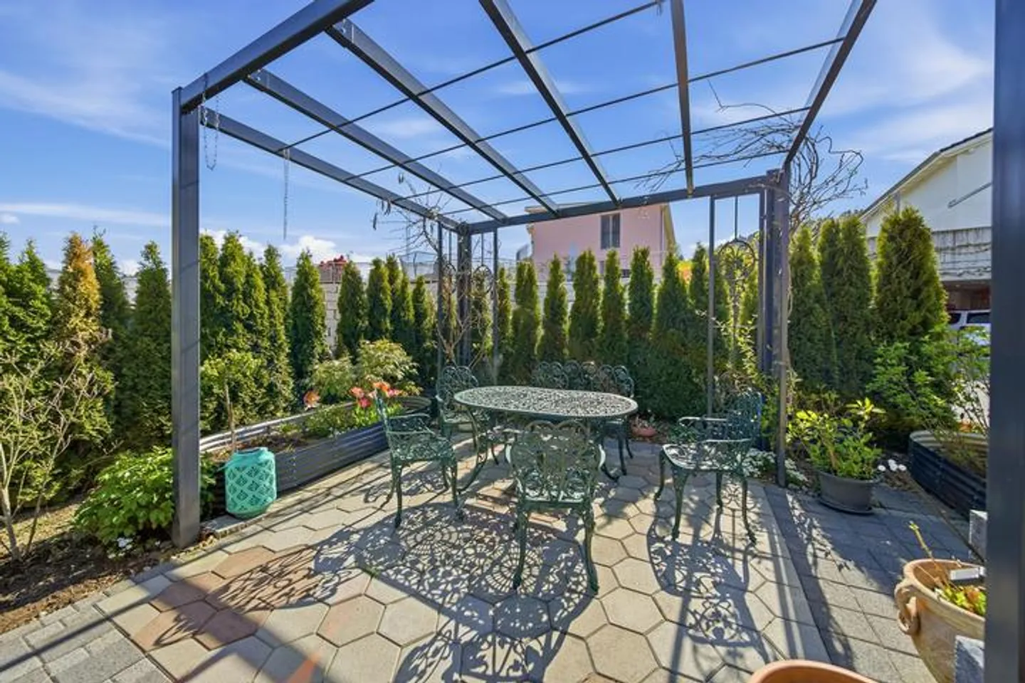 Maison familiale moderne avec terrasses - Photo 7 sur 9
