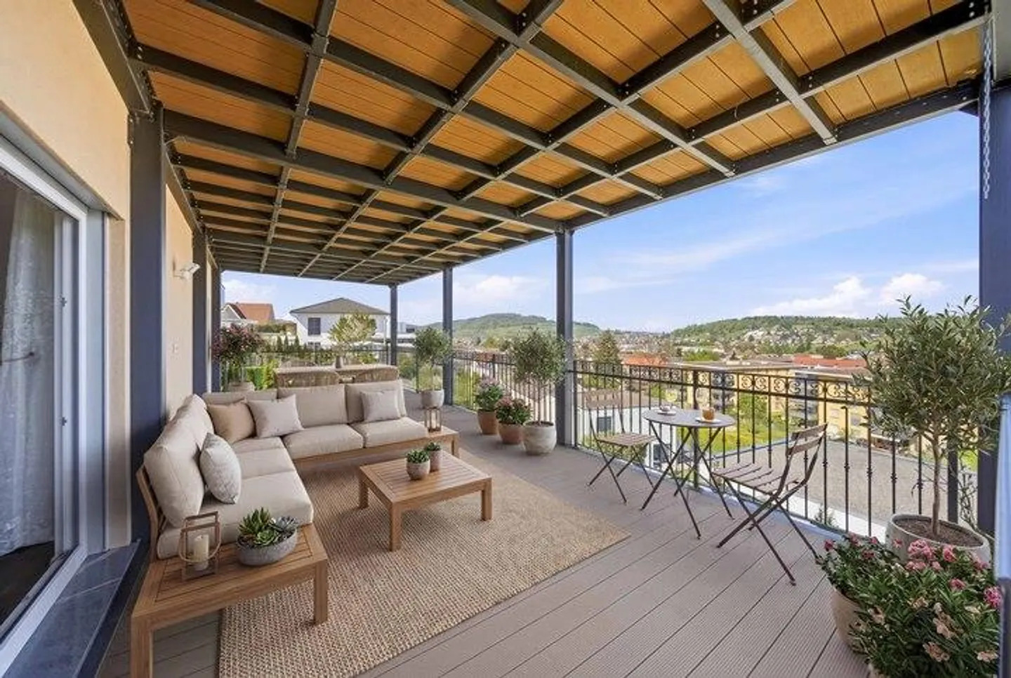 Maison familiale moderne avec terrasses - Photo 8 sur 9