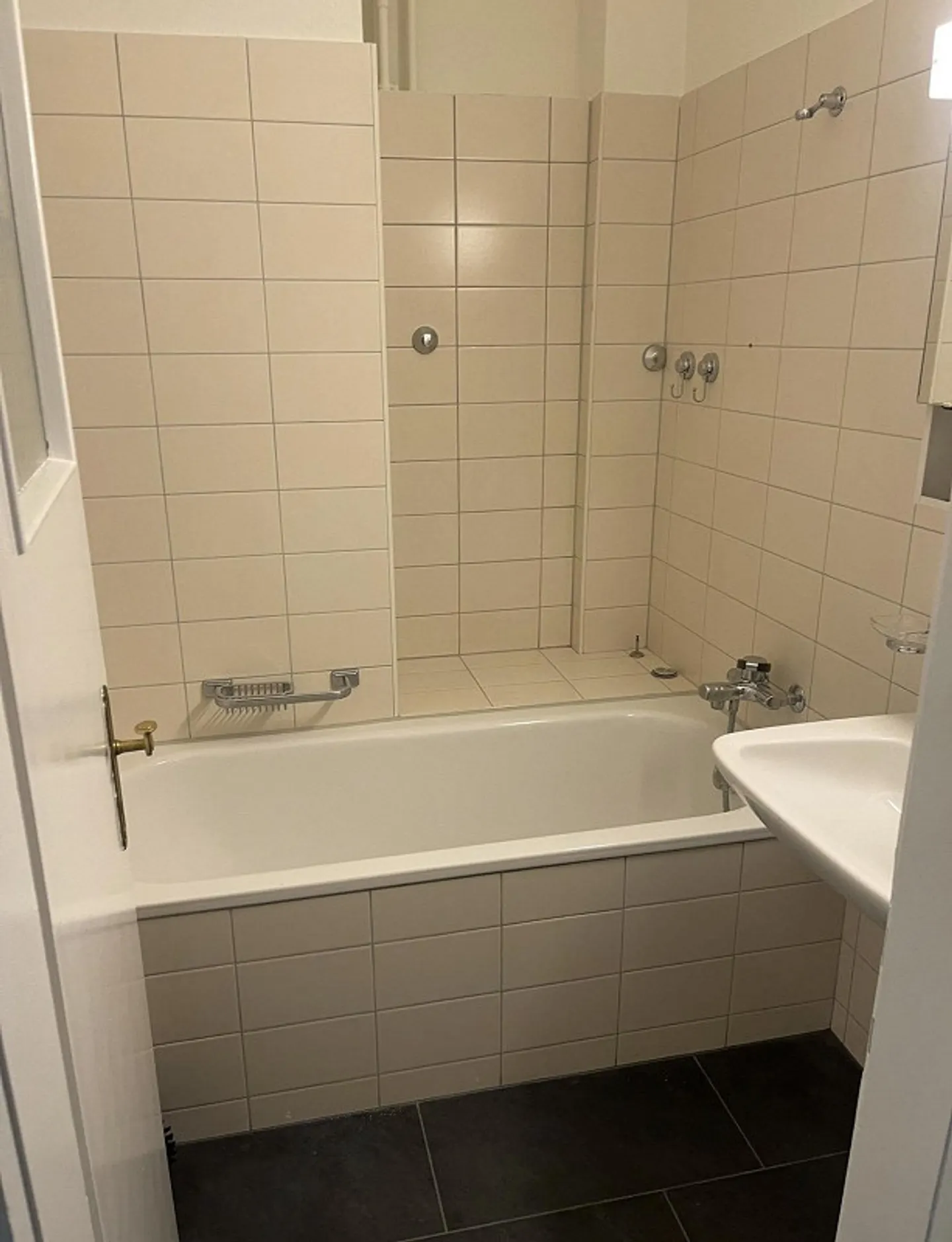 Room in shared apartment for women in Wiedikon - Photo 2 of 3