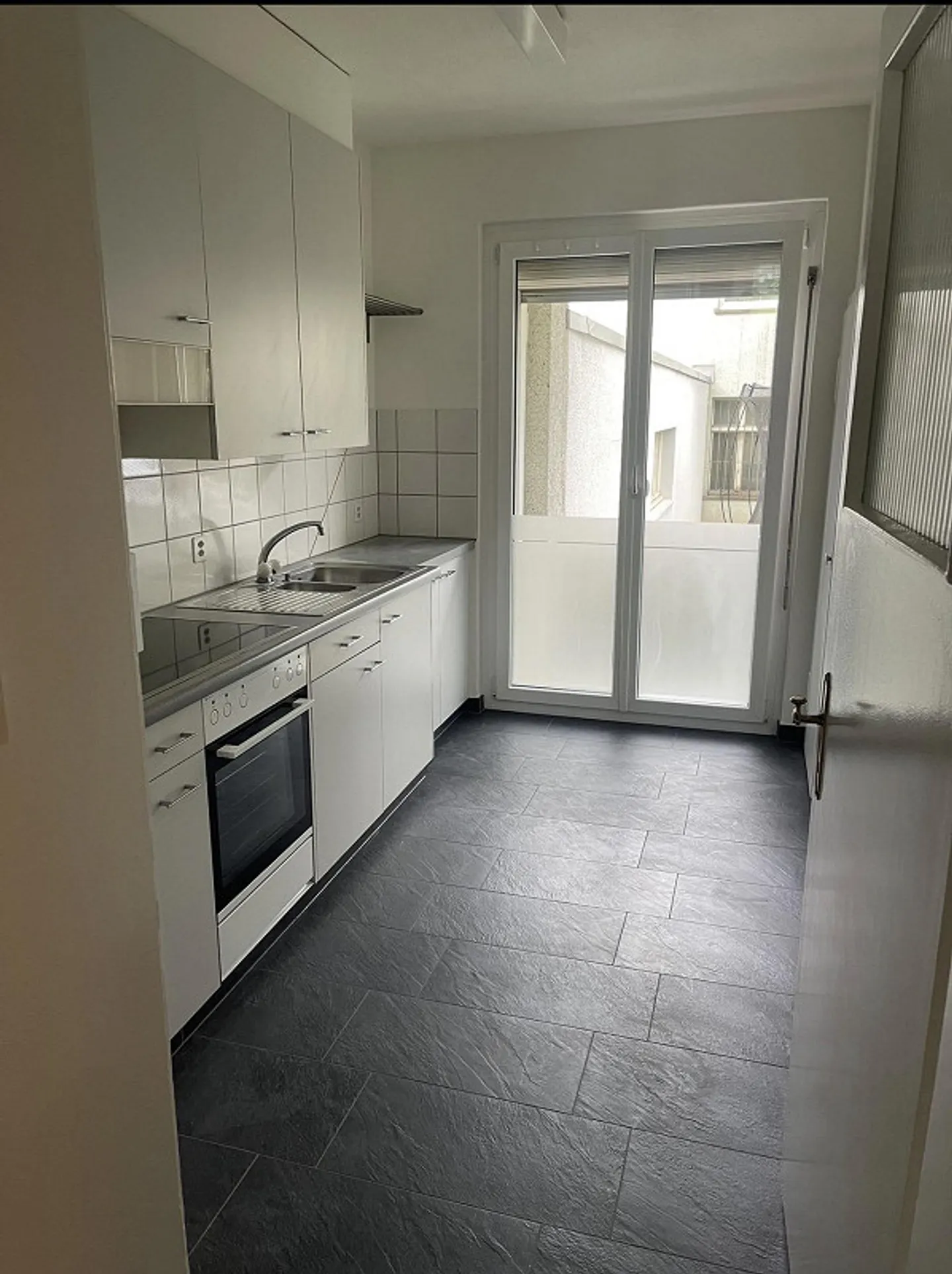 Room in shared apartment for women in Wiedikon - Photo 3 of 3
