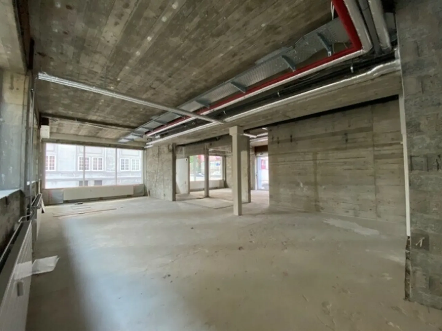 Mixed-use building for rent - Photo 10 of 10
