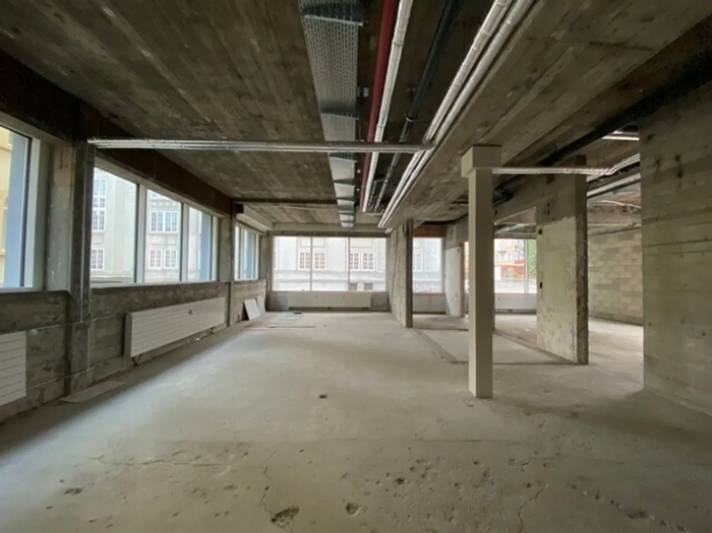 Mixed-use building for rent - Photo 5 of 10