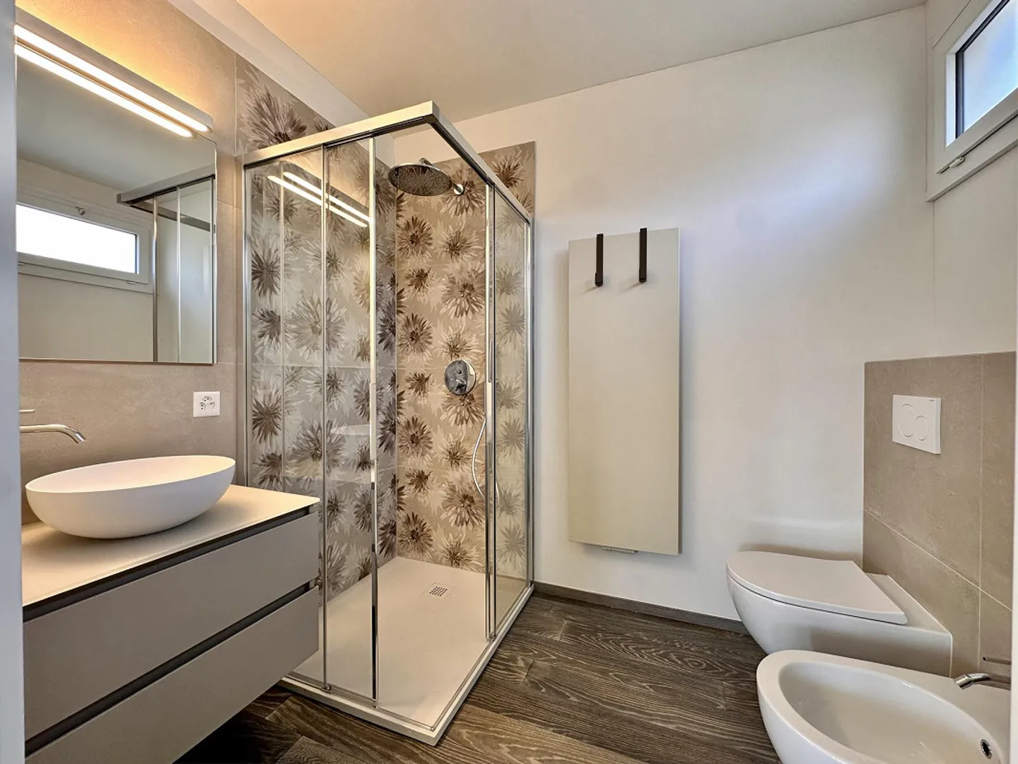 APPARTEMENT 4.5 PIÈCES RÉNOVÉ - DANS UN IMMEUBLE AVEC PISCINE COMMUNAUTAIRE - Photo 12 sur 13