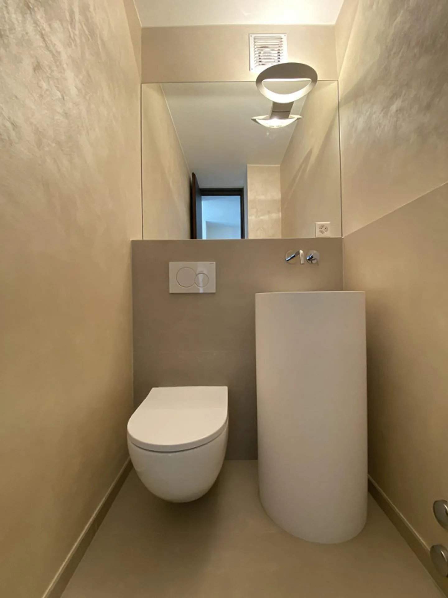 APPARTEMENT 4.5 PIÈCES RÉNOVÉ - DANS UN IMMEUBLE AVEC PISCINE COMMUNAUTAIRE - Photo 13 sur 13
