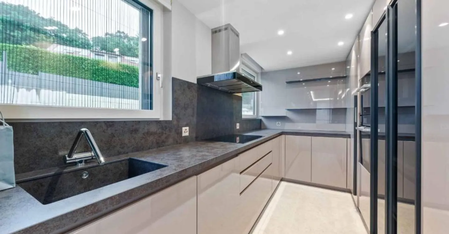 Sumptuous 10-room property - Stunning view - Indoor pool - Photo 3 of 10