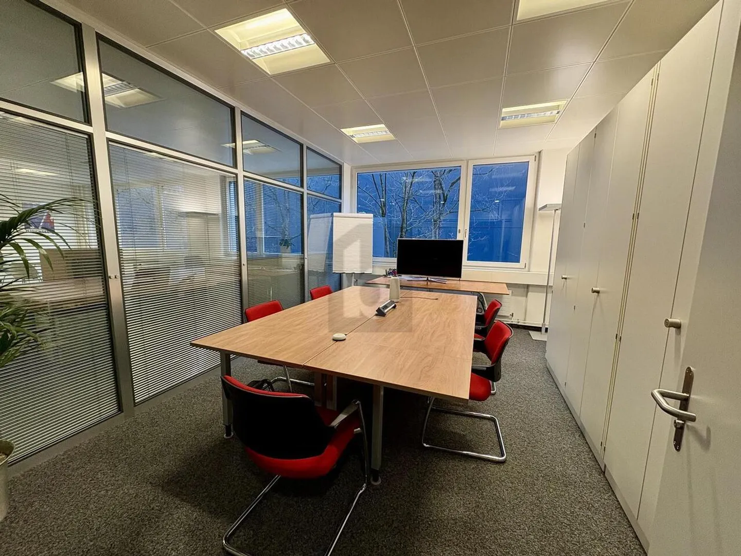 Office space for rent - Photo 5 of 6