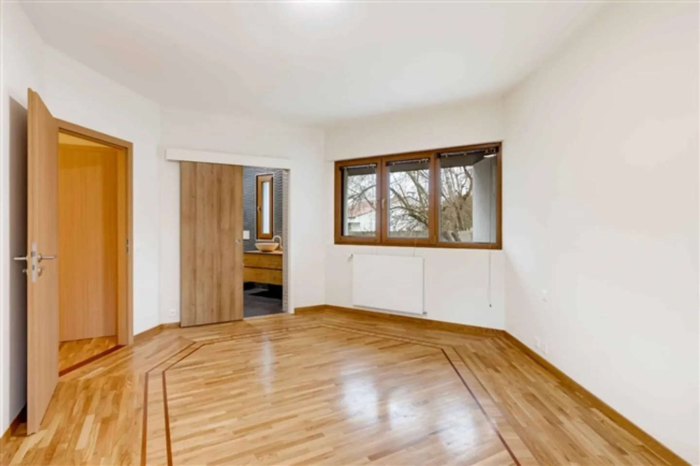 Belle villa entièrement rénovée avec piscine - Photo 6 sur 13