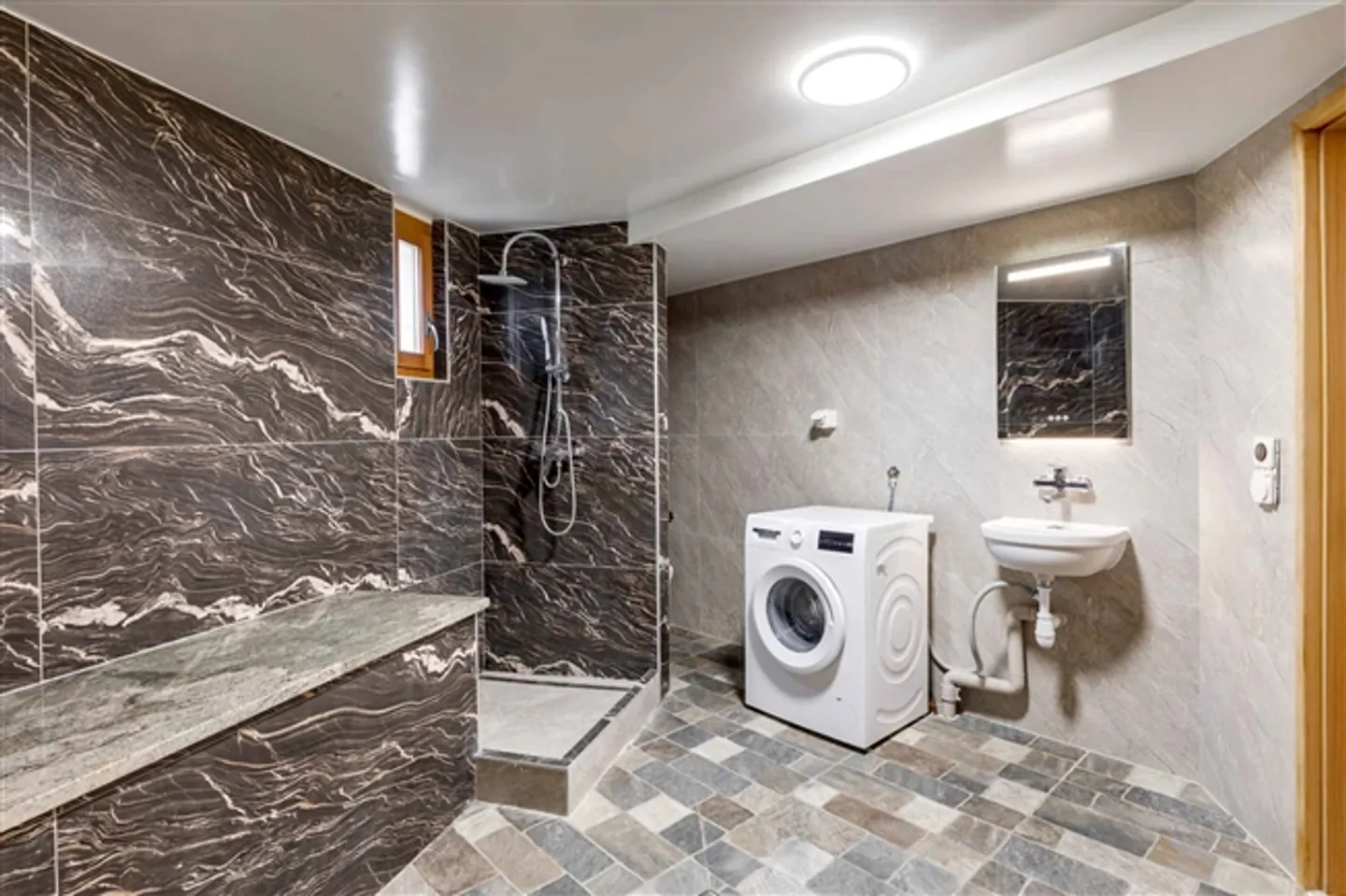 Belle villa entièrement rénovée avec piscine - Photo 9 sur 13