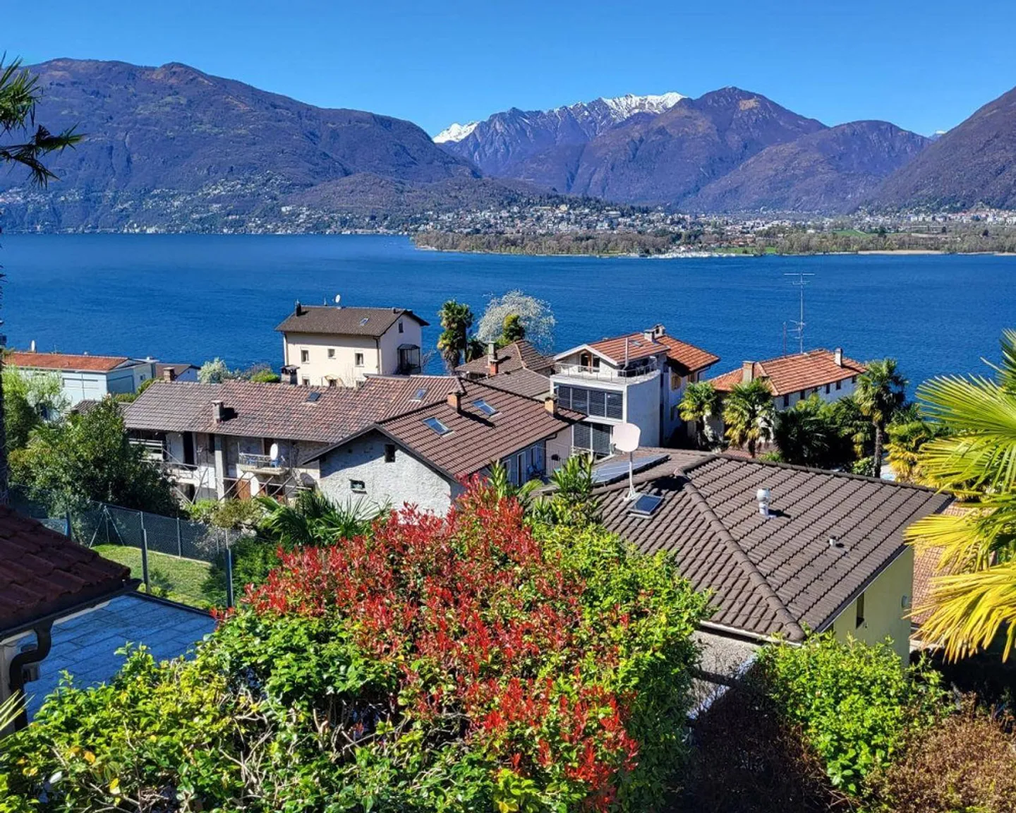 Charmantes Doppelhaus mit Seeblick - Foto 1 von 7