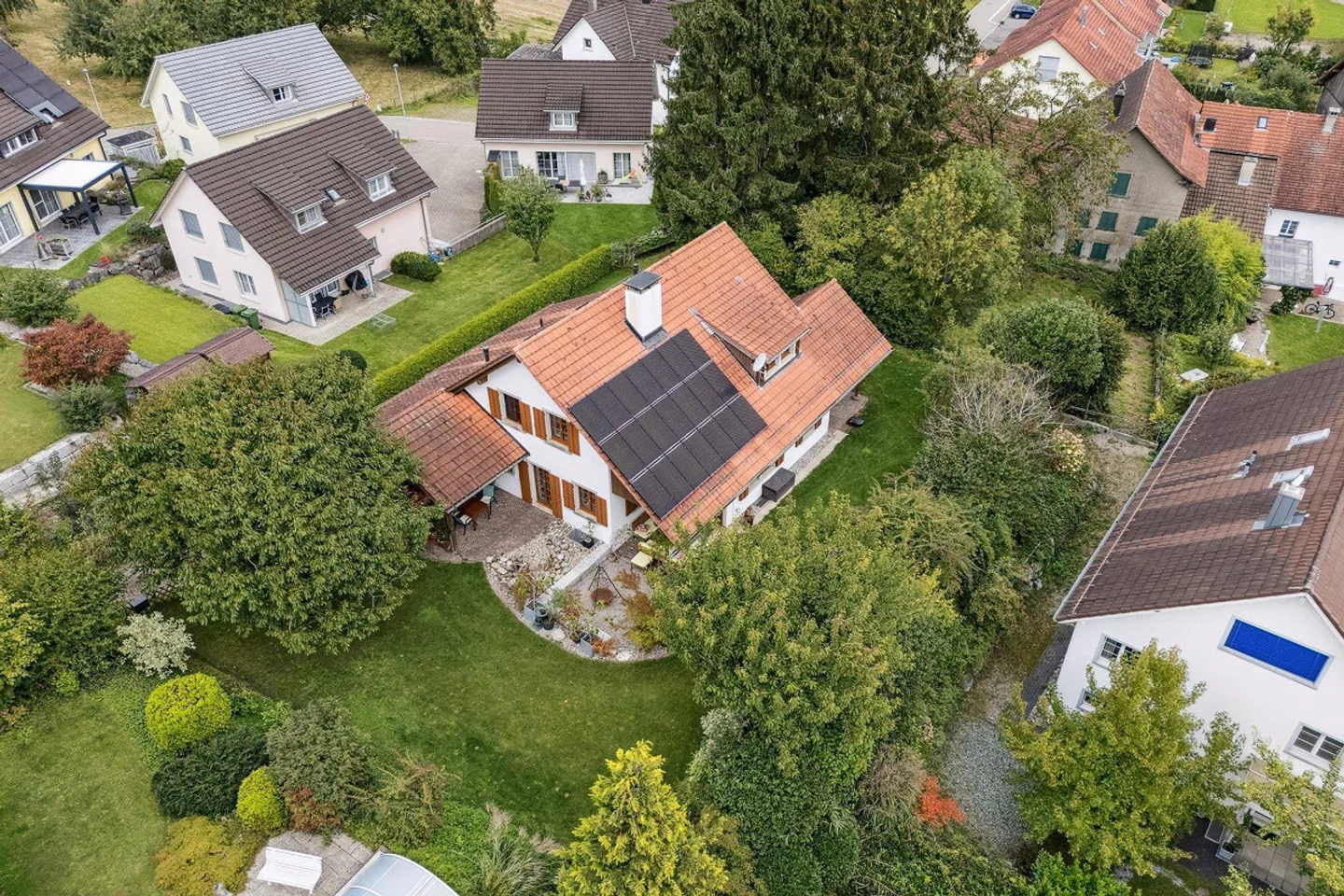 Exklusives Landhaus mit grossem Garten - Foto 2 von 13