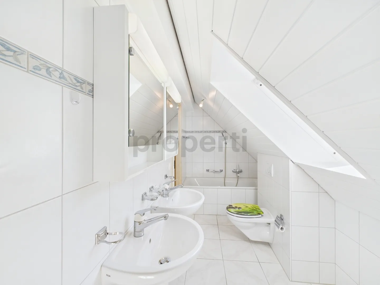 Belle, charmante et grande appartement en penthouse de 3.5 pièces - Photo 6 sur 11