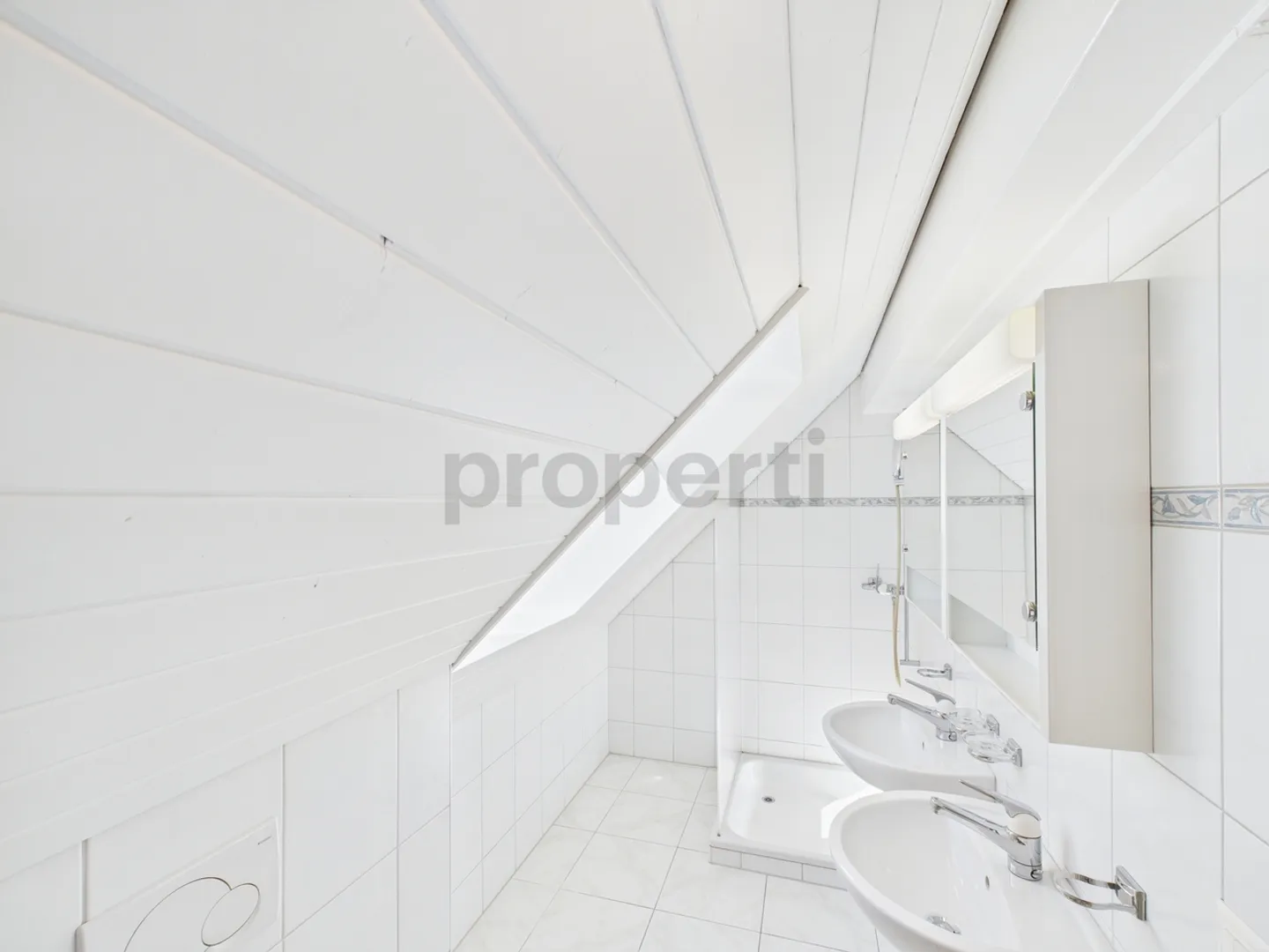 Belle, charmante et grande appartement en penthouse de 3.5 pièces - Photo 7 sur 11