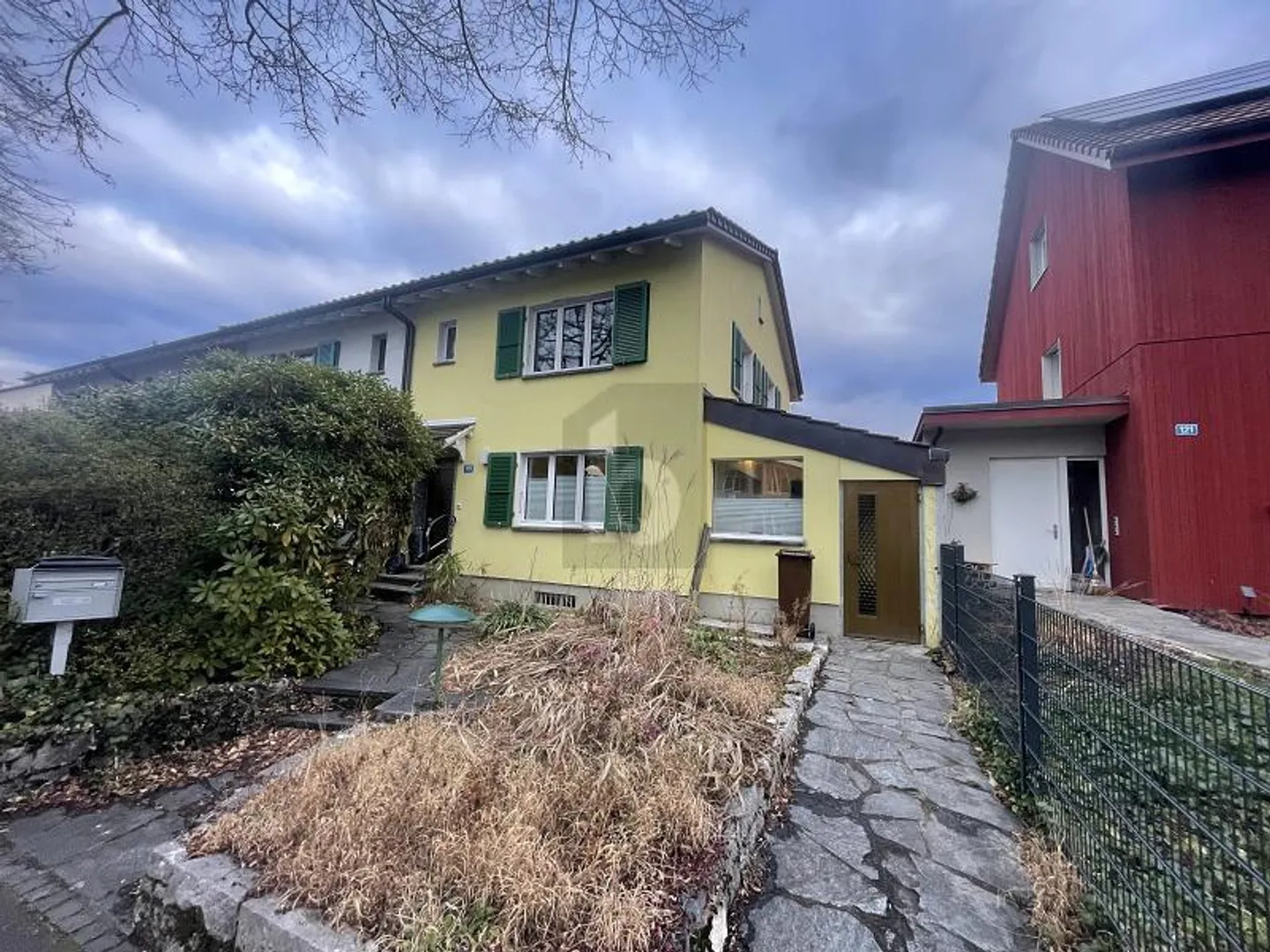 Familienfreundliches Reihenendhaus - Foto 1 von 3