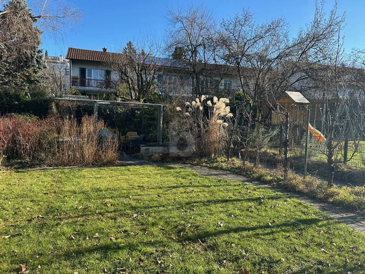 Familienfreundliches Reihenendhaus - Foto 2 von 3