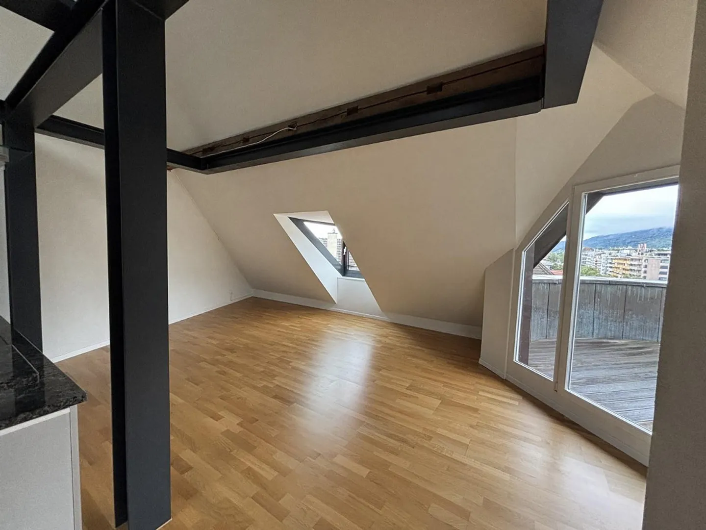 Appartement 4,5 pièces au-dessus des toits de Bienne - Photo 4 sur 13