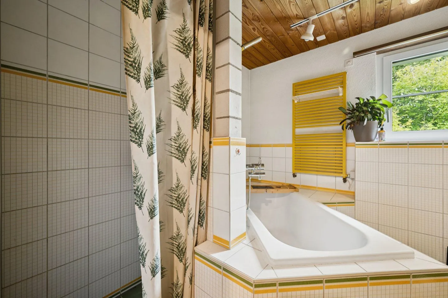 Exklusives Landhaus mit grossem Garten - Foto 8 von 13