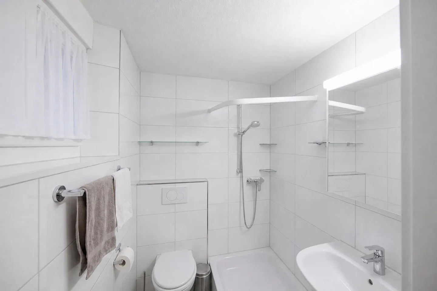 Charming 4-Room Row House in 400m Walking Distance from Lake Zug - Photo 6 of 7