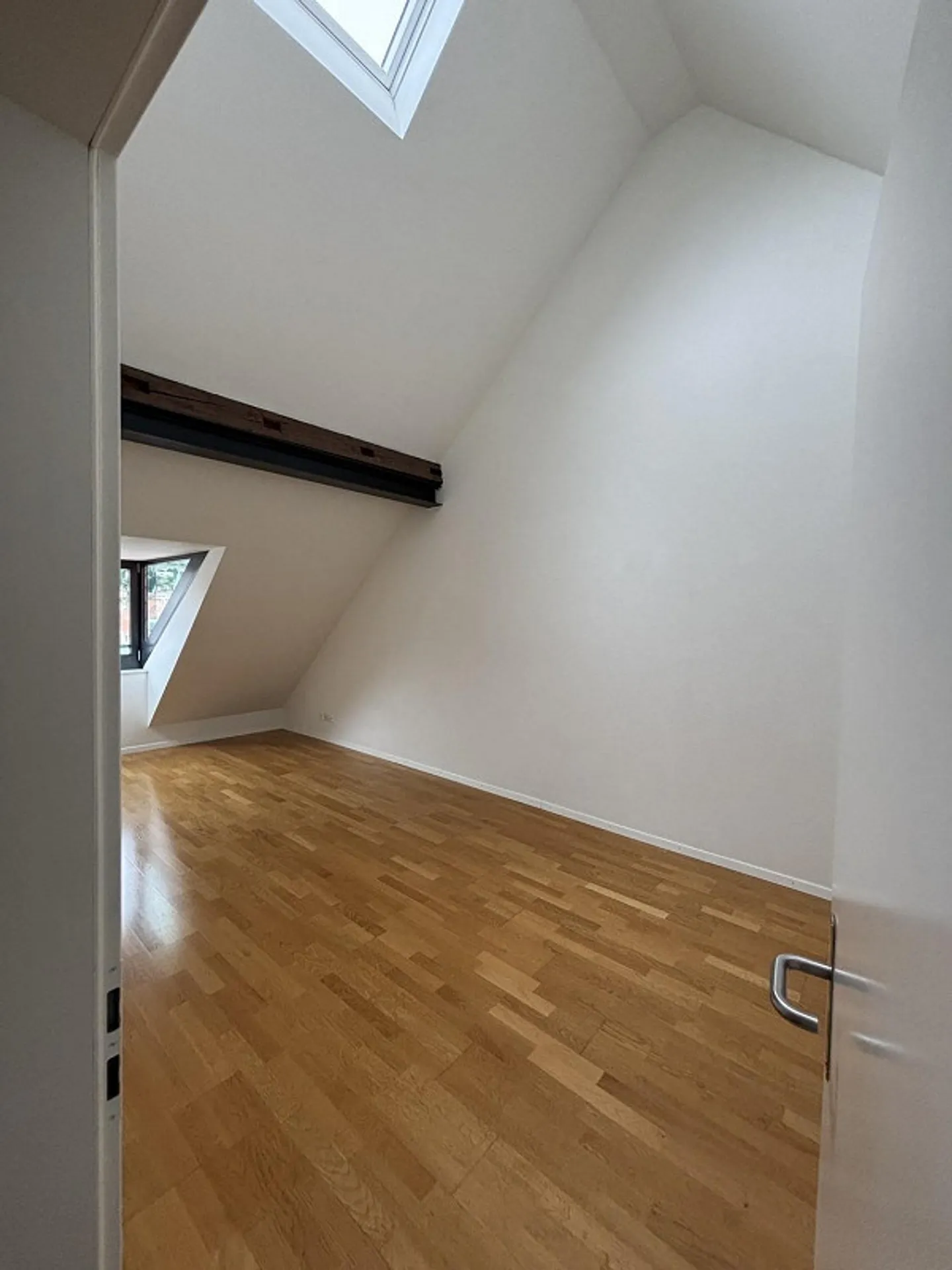 Appartement 4,5 pièces au-dessus des toits de Bienne - Photo 2 sur 13